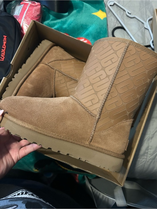 UGG Shoes - UGG Classic Short Boot in Chestnut Brown